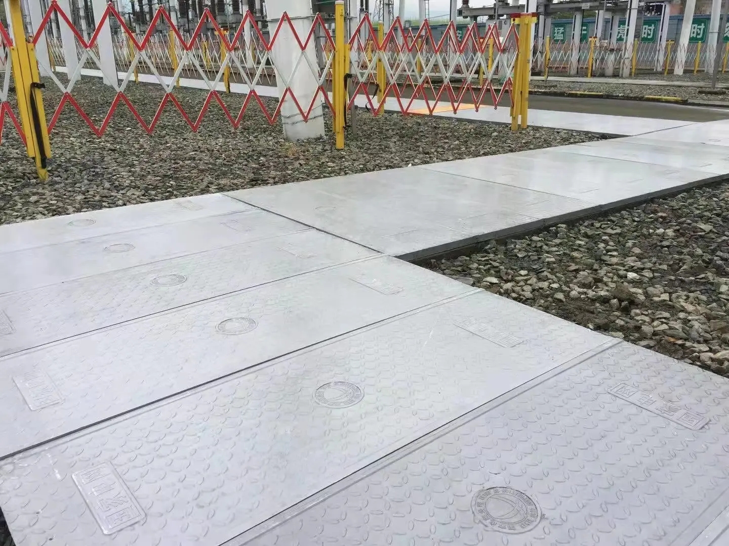隧道复合盖板